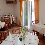 Pansion Knezovic 3* Baška Voda
