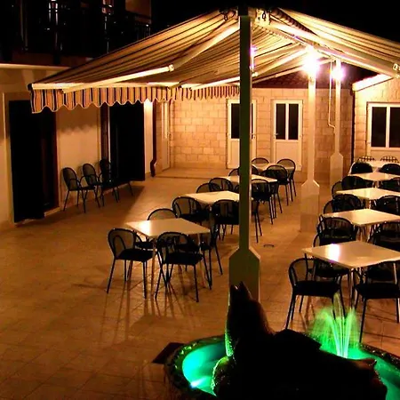 Pansion Knezovic Pensión Baška Voda