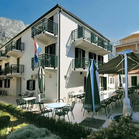 Pansion Knezovic Baška Voda