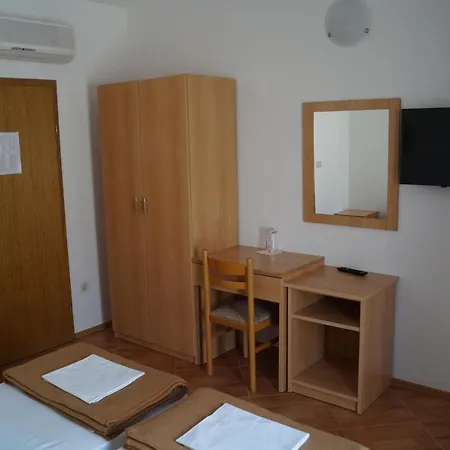 Pansion Knezovic 3*