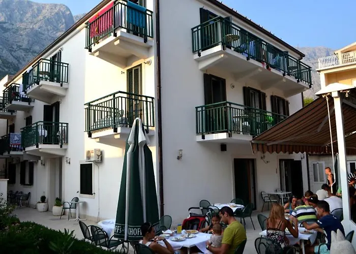 Pansion Knezovic Baška Voda